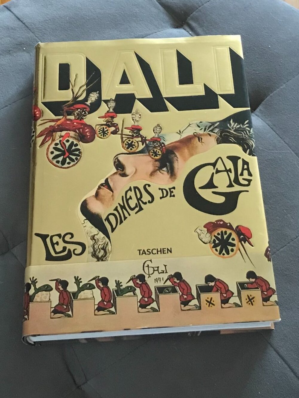 Les Diners de Gala Surrealist Cookbook NEW Salvador Dali Taschen